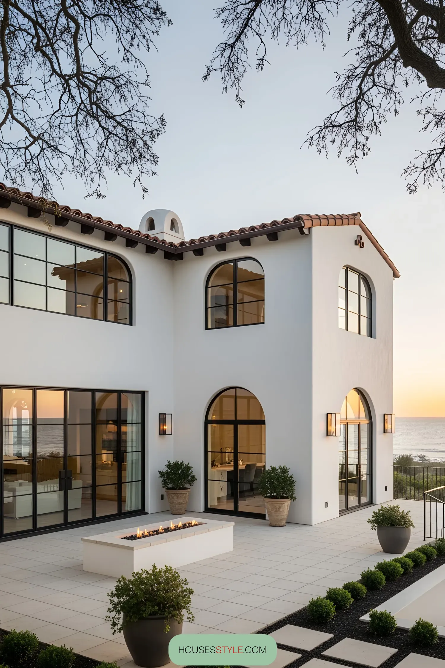 Elegant Spanish-style house overlooking the ocean
