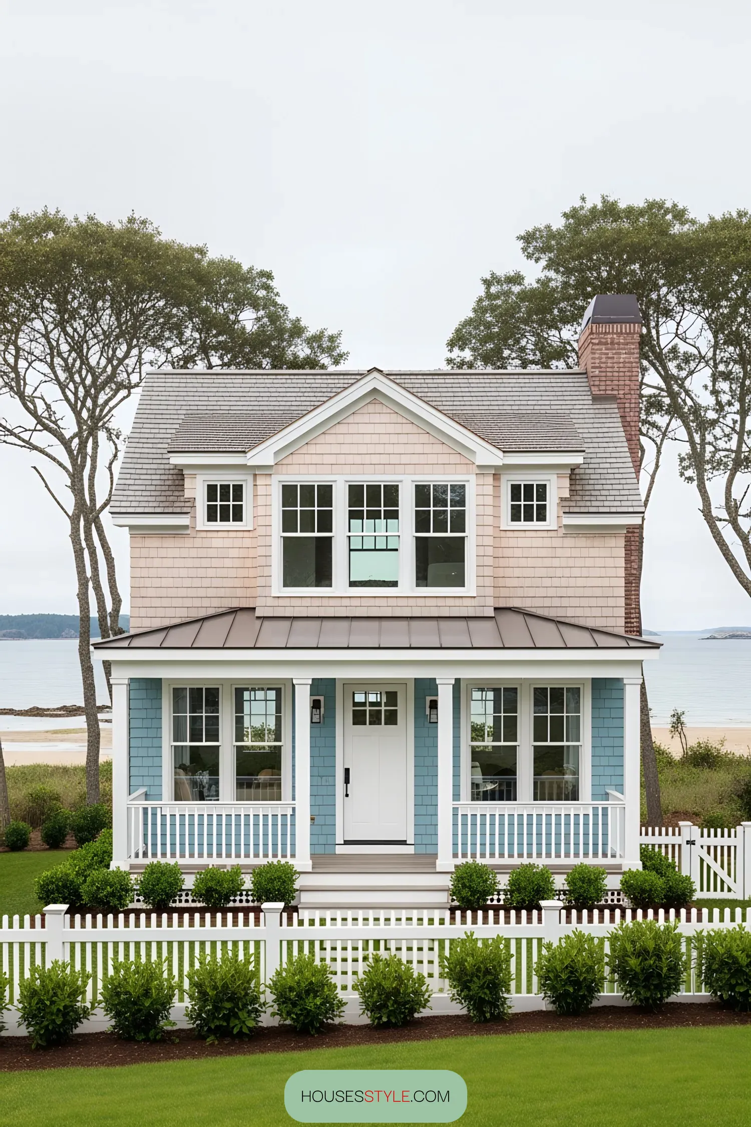 Charming small coastal house with a stunning view